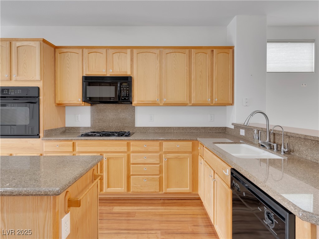 2219 Sawtooth Mountain Drive Property Photo 8