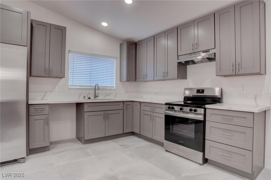 613 West Victory Road Property Photo 3