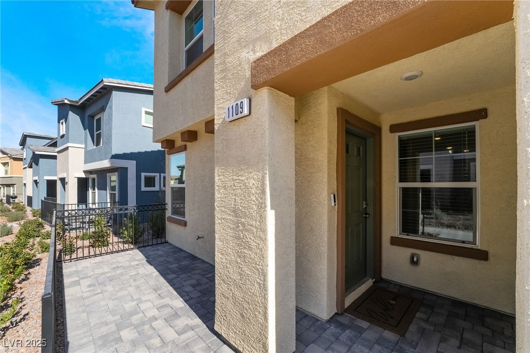1109 Scarlet Sparrow Street Property Photo 3