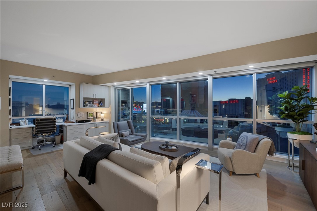 2700 Las Vegas Boulevard 809 Property Photo 2