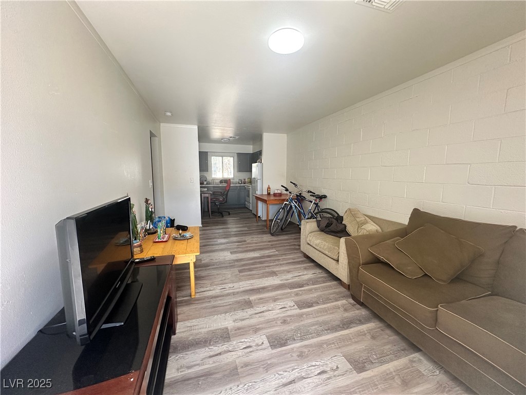 1909 Alwill Street Property Photo 2
