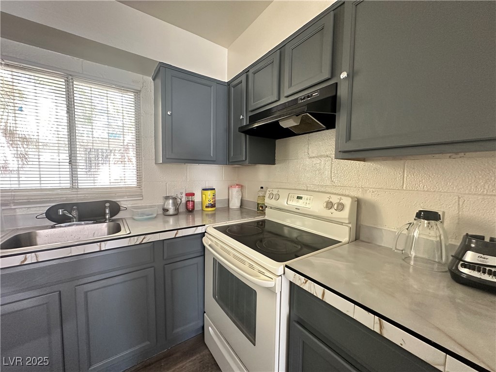 1909 Alwill Street Property Photo 6