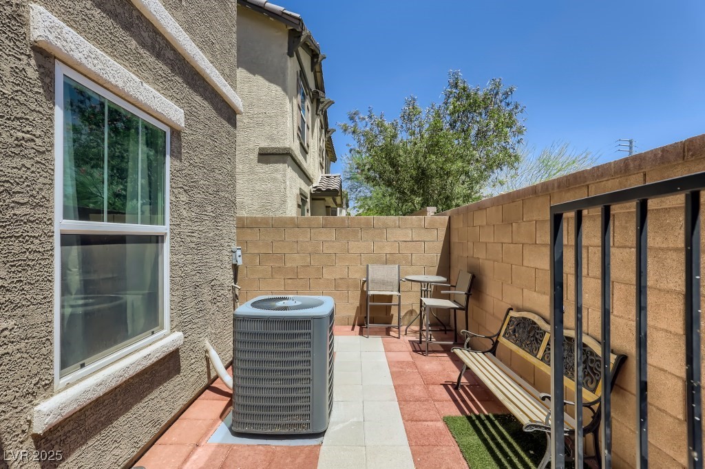 673 Swift Eagle Avenue Property Photo 3