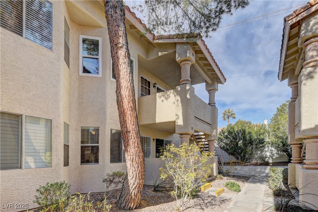905 Rockview Drive 101 Property Photo 2