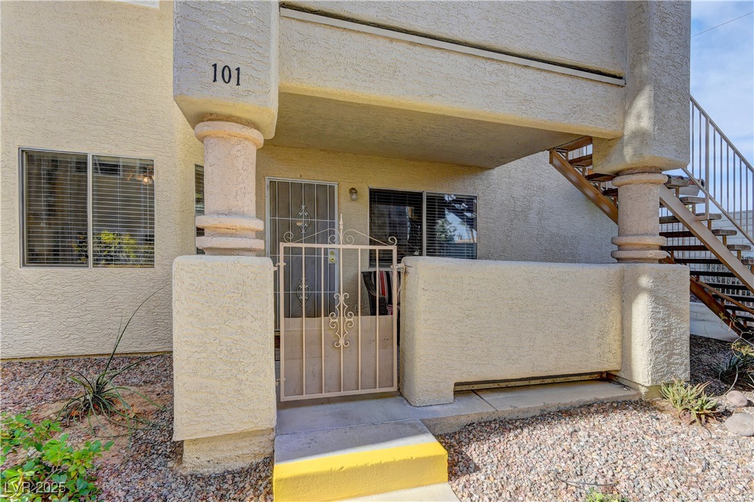 905 Rockview Drive 101 Property Photo 3