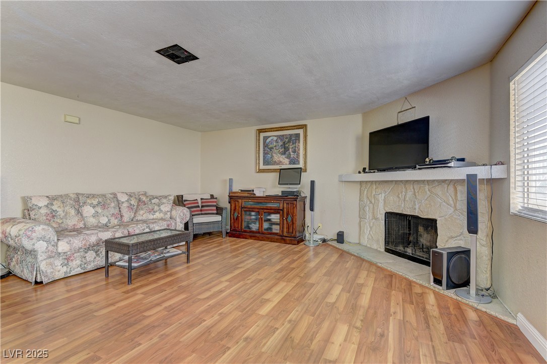 905 Rockview Drive 101 Property Photo 5