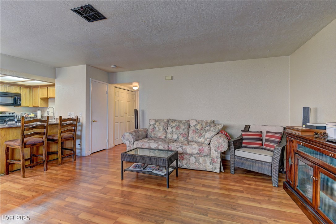 905 Rockview Drive 101 Property Photo 6