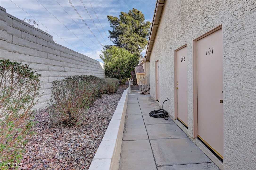 905 Rockview Drive 101 Property Photo 16