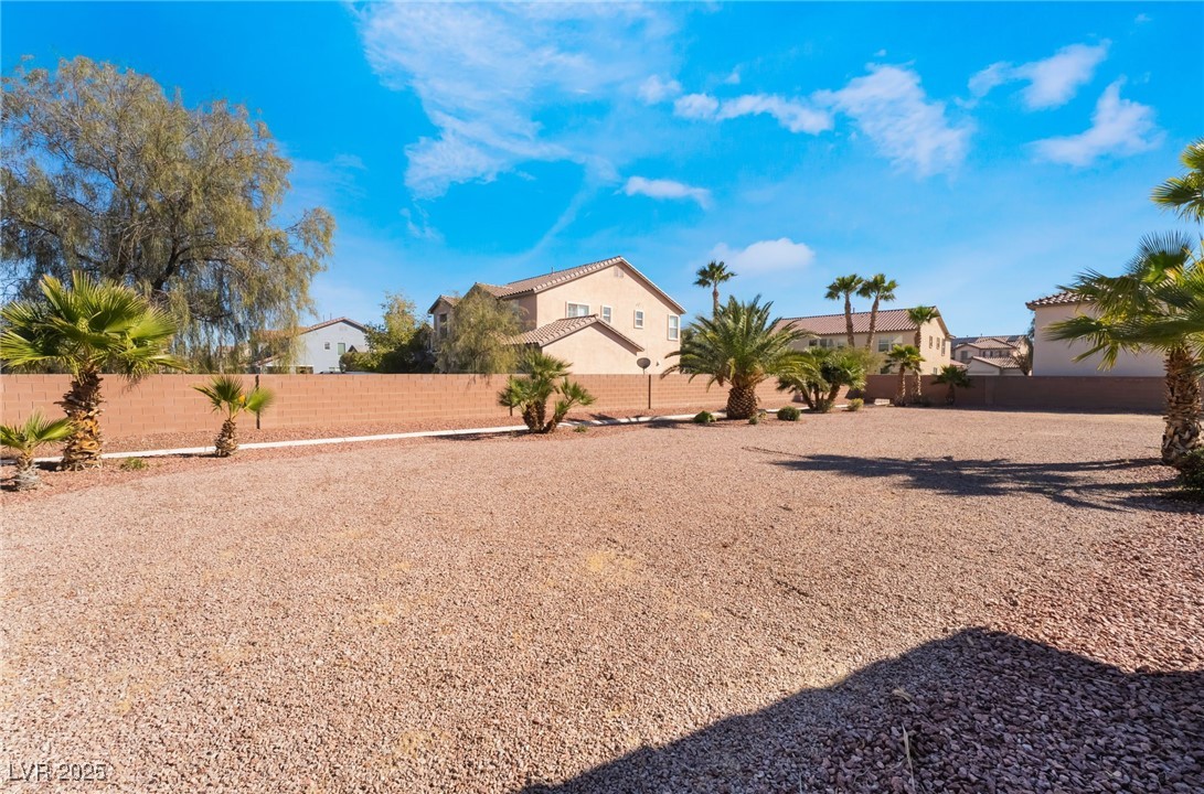 7860 Thunder Echo Street Property Photo 46