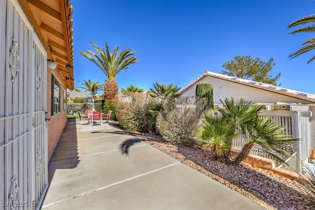 5452 Green Palms Street Property Photo 25