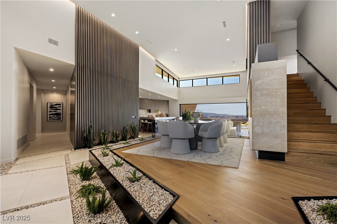 8 Chisel Crest Court Property Photo 4