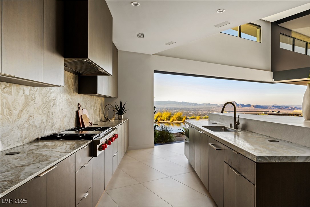 8 Chisel Crest Court Property Photo 8