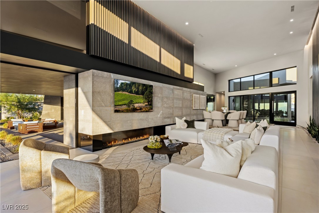 8 Chisel Crest Court Property Photo 12