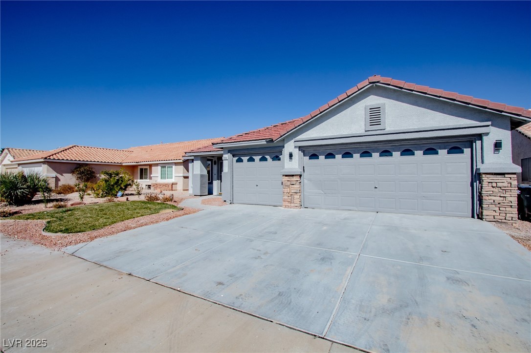 1006 Blue Lantern Drive Property Photo 3