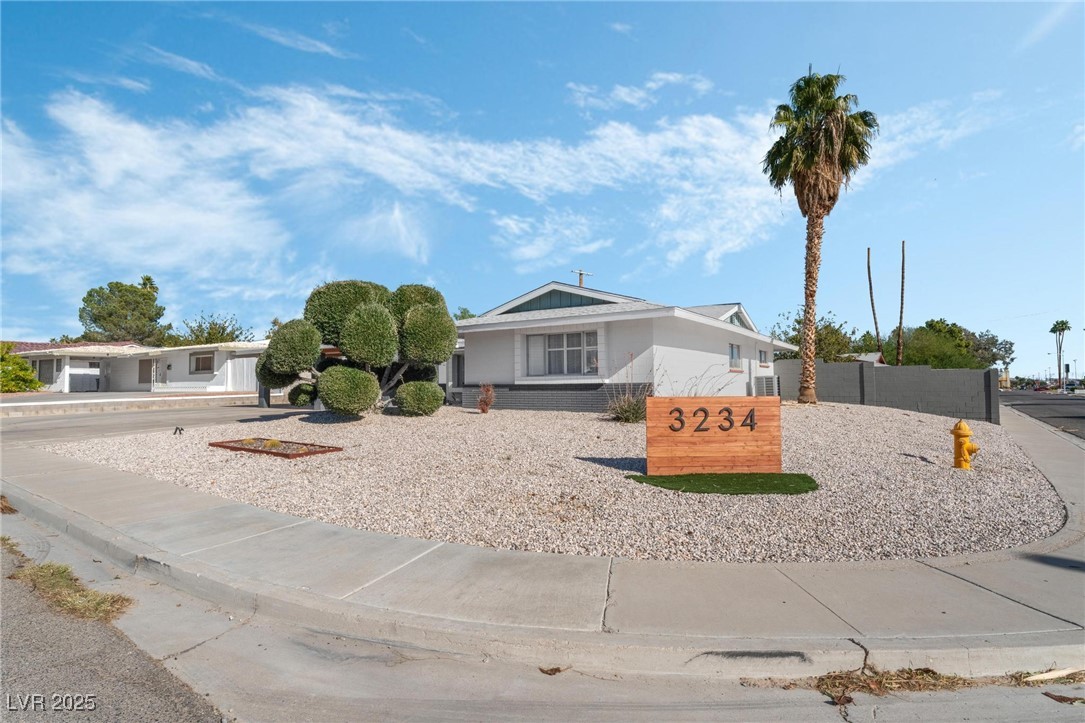 3234 Camel Back Drive Property Photo 3