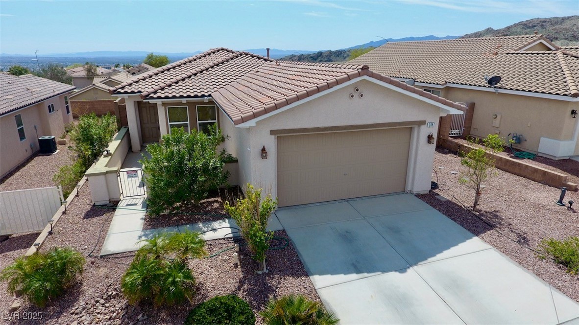 2351 Thornwood Castle Drive Property Photo 1