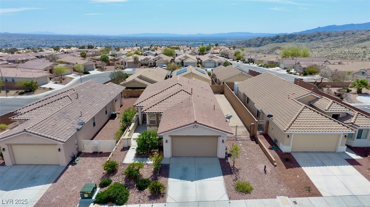 2351 Thornwood Castle Drive Property Photo 3