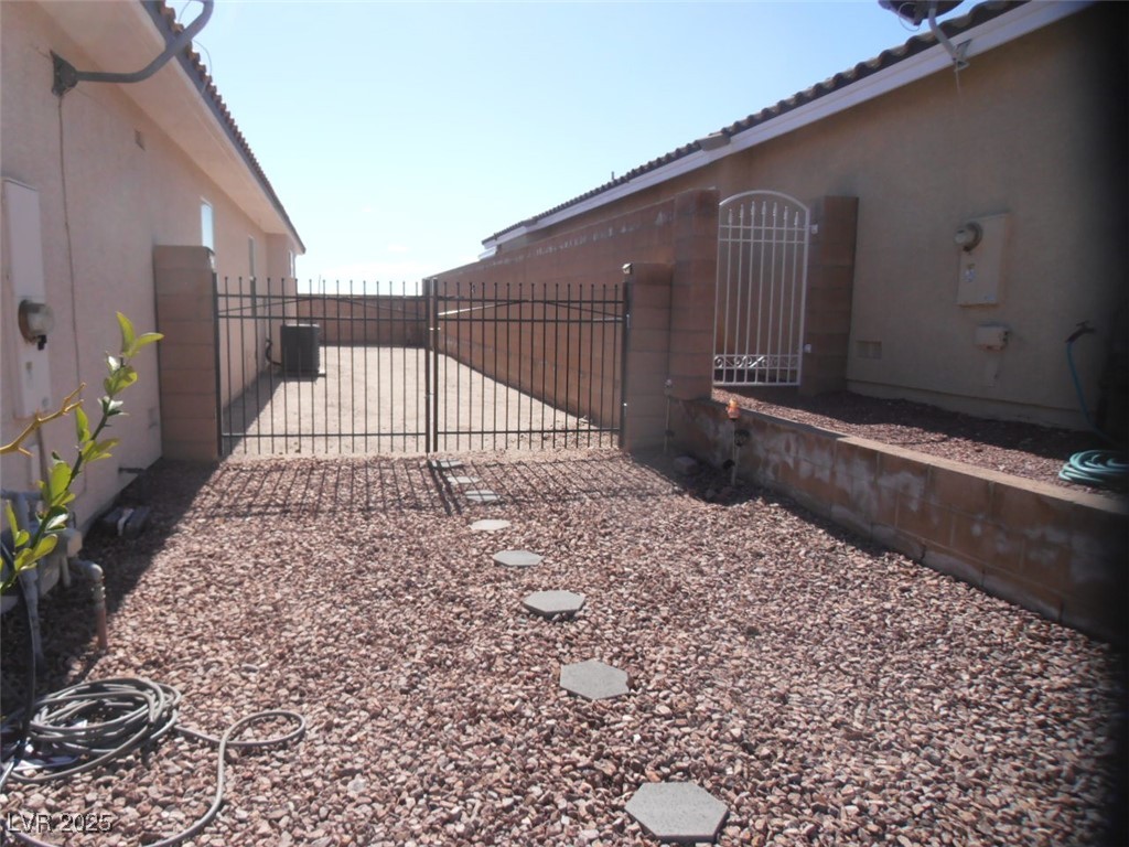 2351 Thornwood Castle Drive Property Photo 16