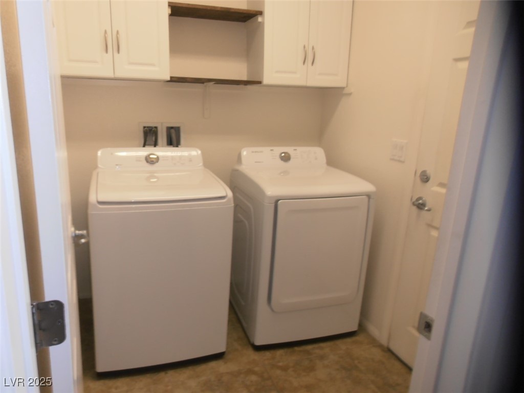 2351 Thornwood Castle Drive Property Photo 18