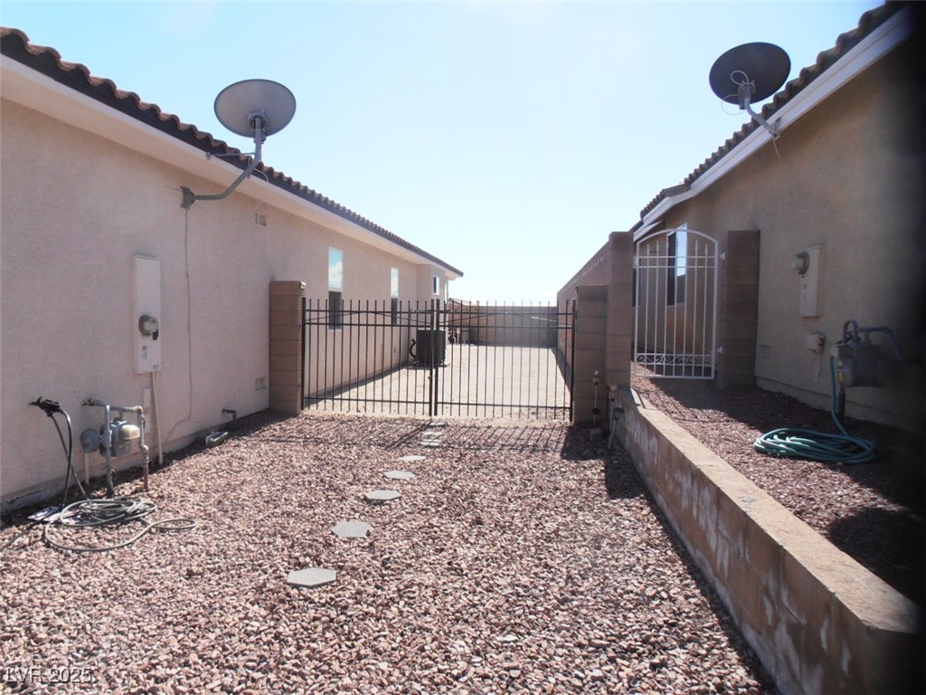 2351 Thornwood Castle Drive Property Photo 25
