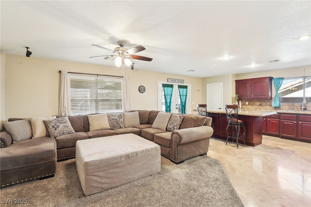 1011 Amber Gate Street Property Photo 12