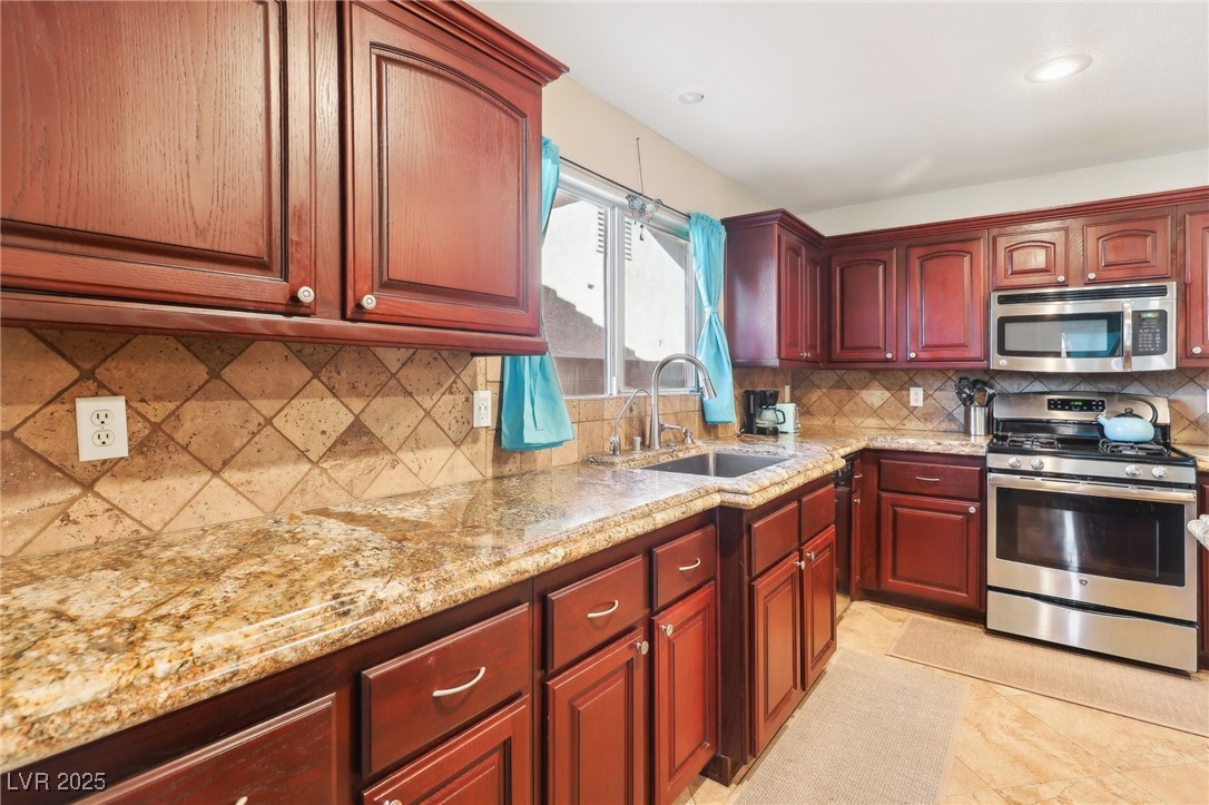 1011 Amber Gate Street Property Photo 13