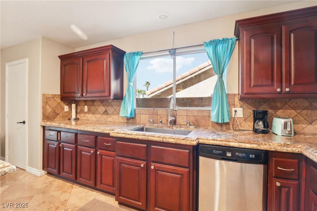 1011 Amber Gate Street Property Photo 15