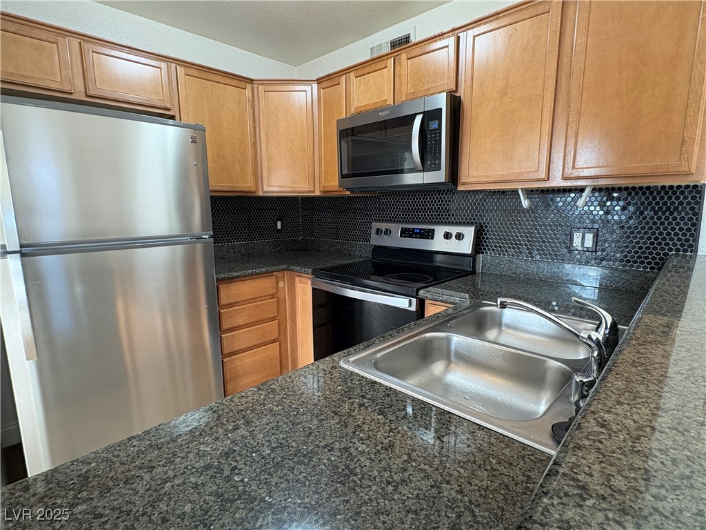 9325 West Desert Inn Road 218 Property Photo 6