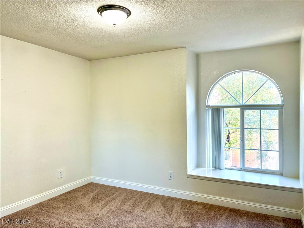9325 West Desert Inn Road 218 Property Photo 13