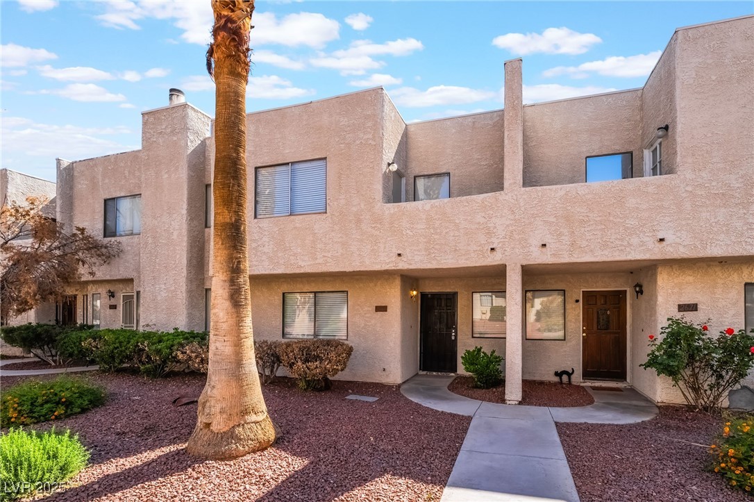 2667 Aracatuba Avenue Property Photo