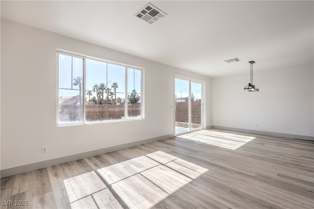4473 Oberlander Avenue Property Photo 4