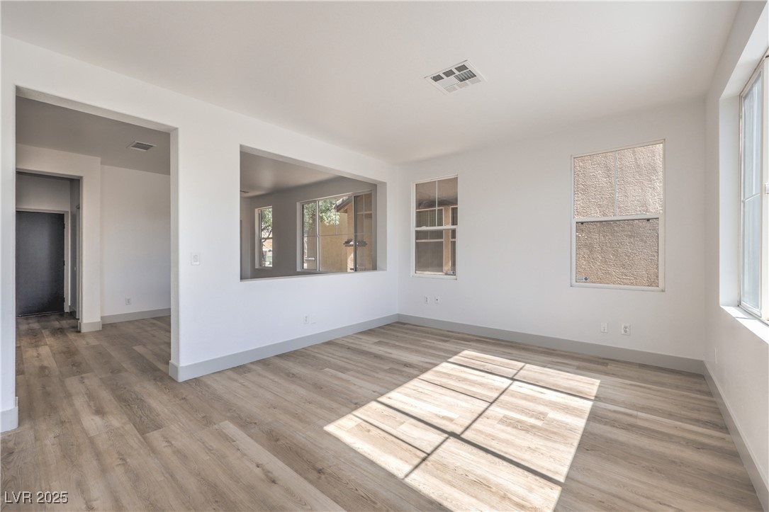 4473 Oberlander Avenue Property Photo 6
