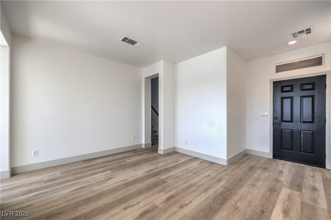 4473 Oberlander Avenue Property Photo 8