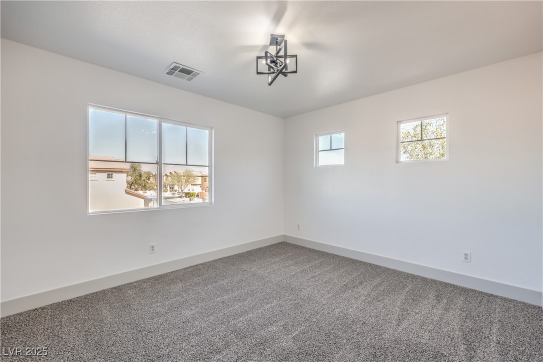 4473 Oberlander Avenue Property Photo 32