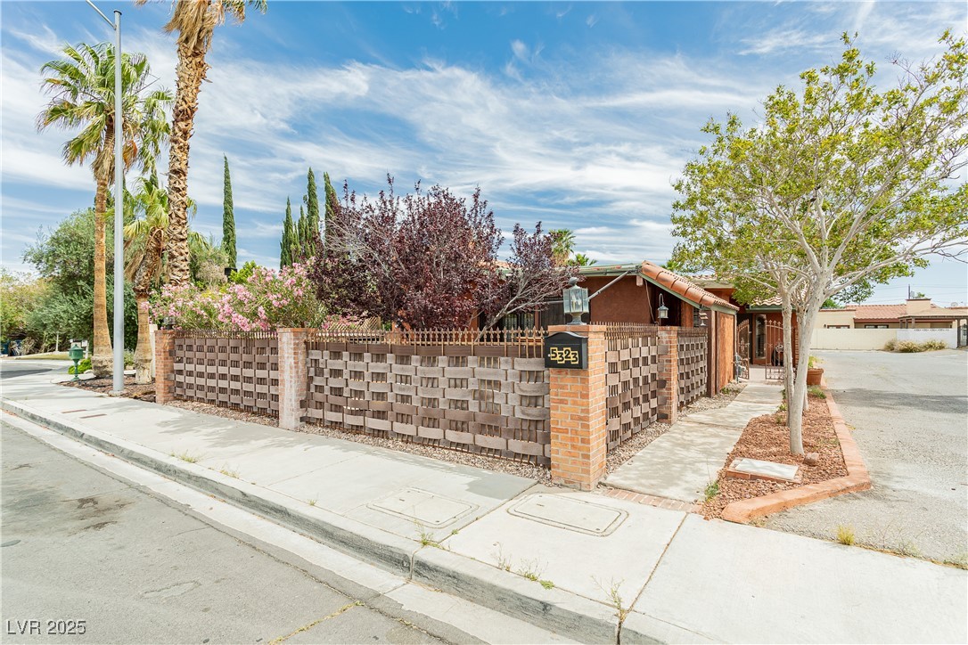 5323 Taravilla Circle Property Photo 1