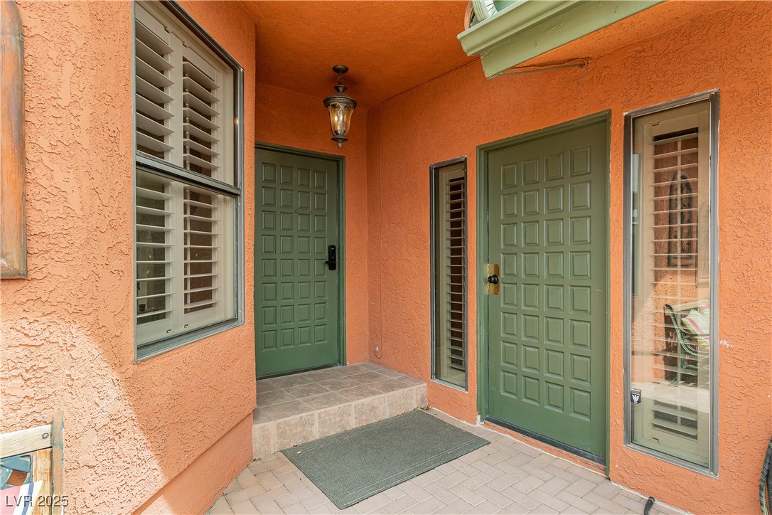 5323 Taravilla Circle Property Photo 3