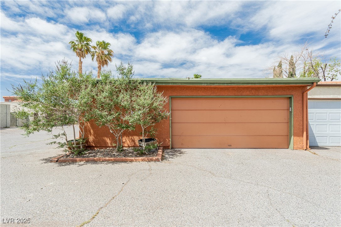 5323 Taravilla Circle Property Photo 4