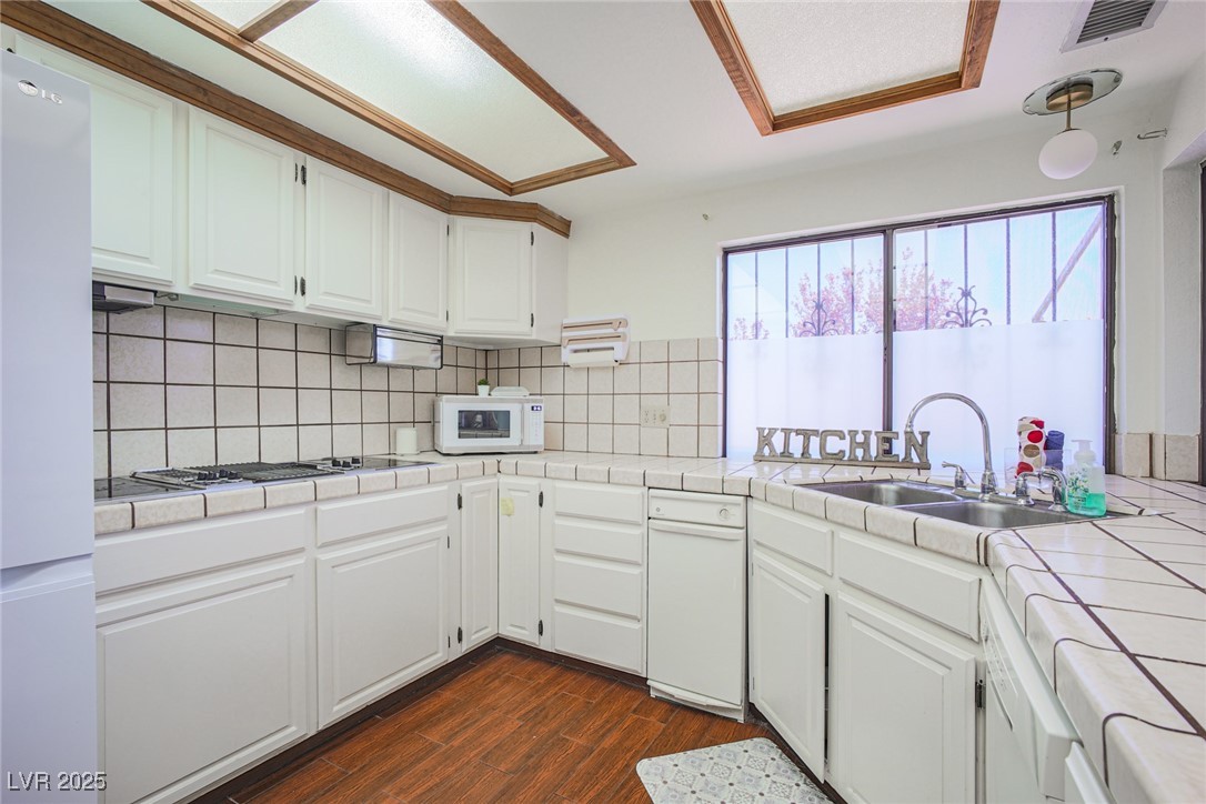 5323 Taravilla Circle Property Photo 8