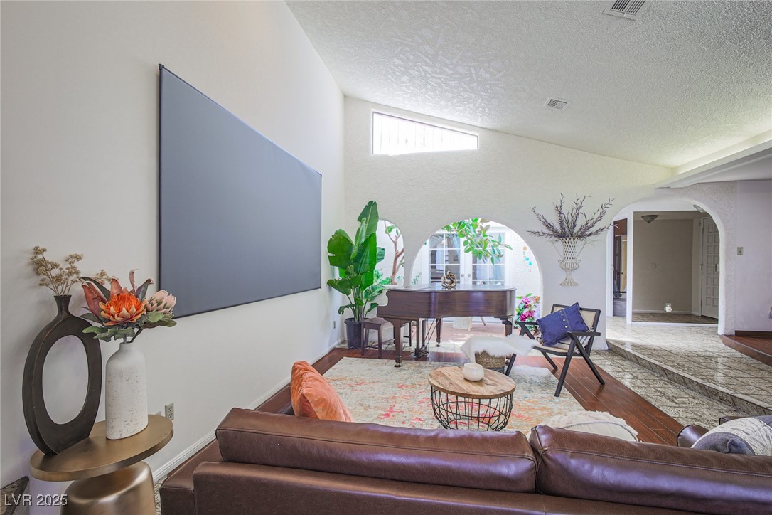 5323 Taravilla Circle Property Photo 14