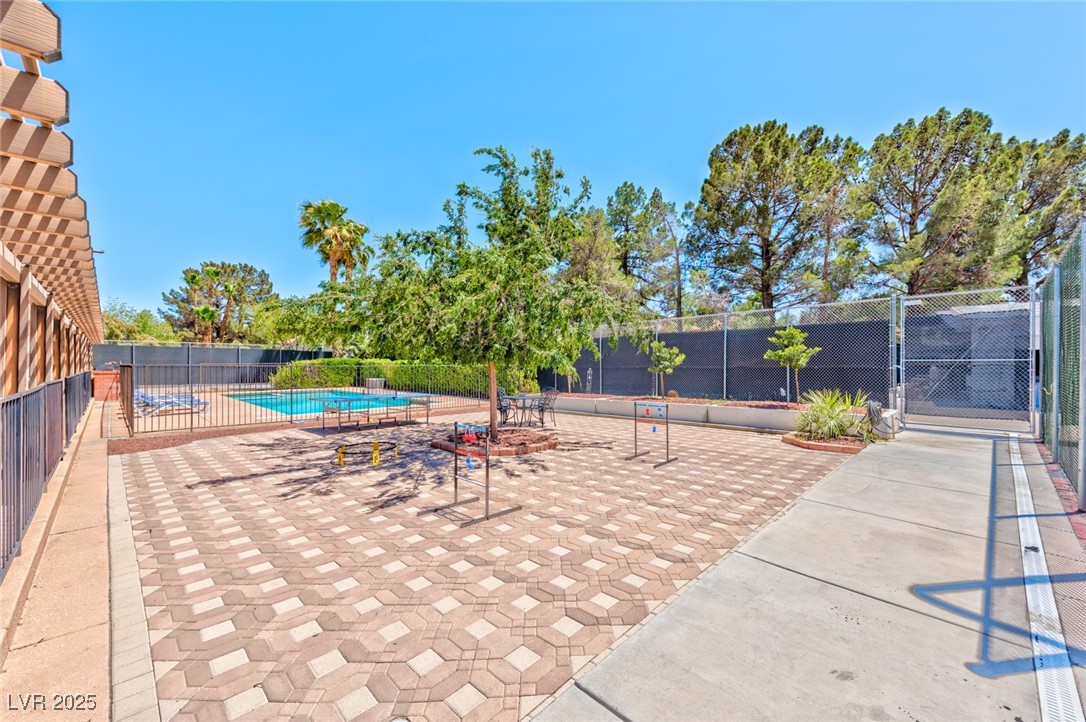 2825 East Hacienda Avenue Property Photo 4