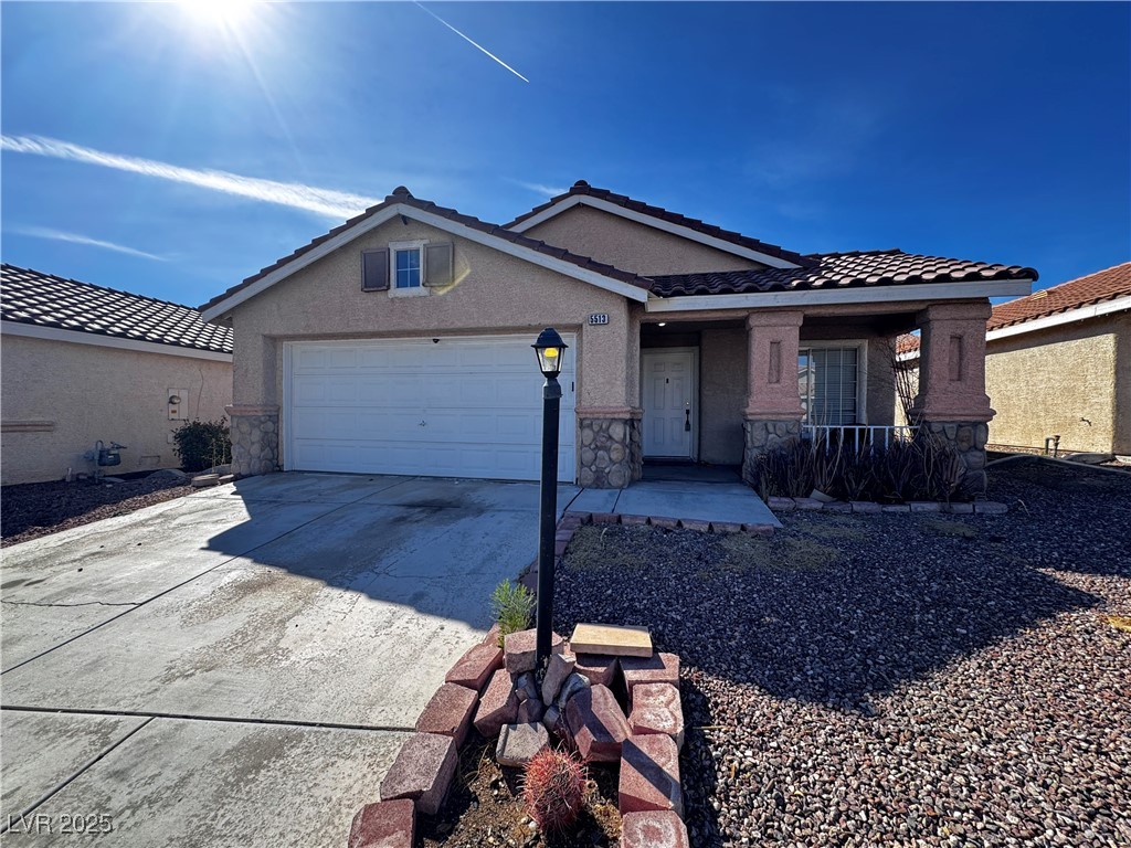 5513 Oakwood Ridge Street Property Photo 2