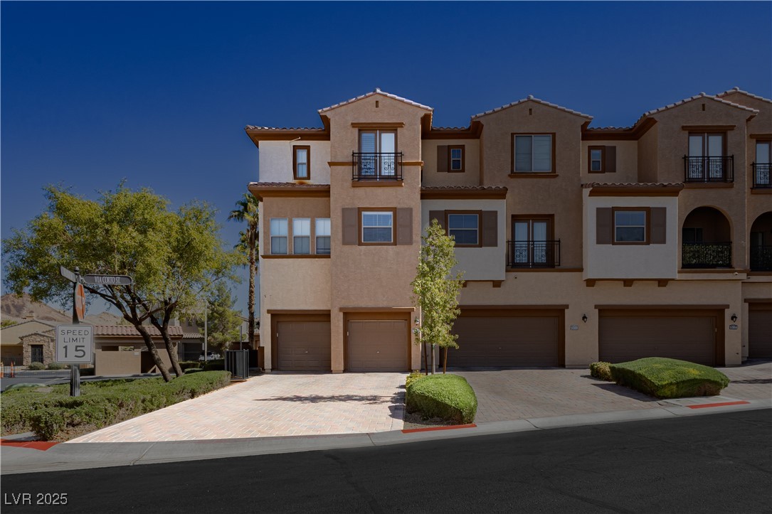1092 Via Corto Street Property Photo 2