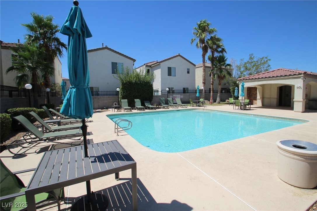 1286 Horizon Village Avenue Property Photo 3