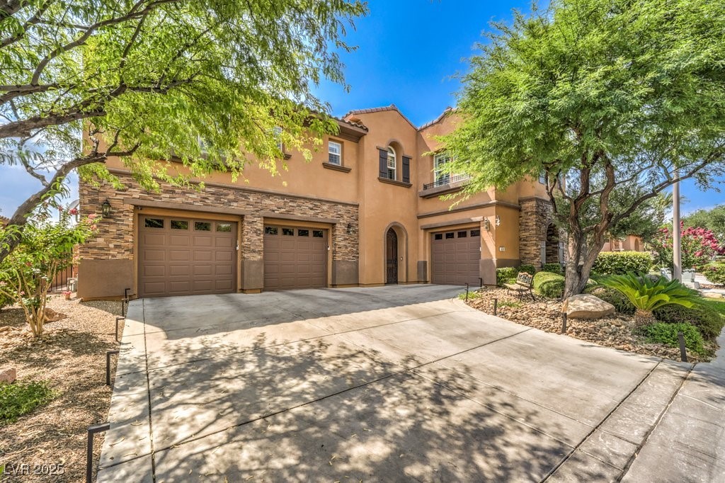409 Lake Windemere Street Property Photo 1