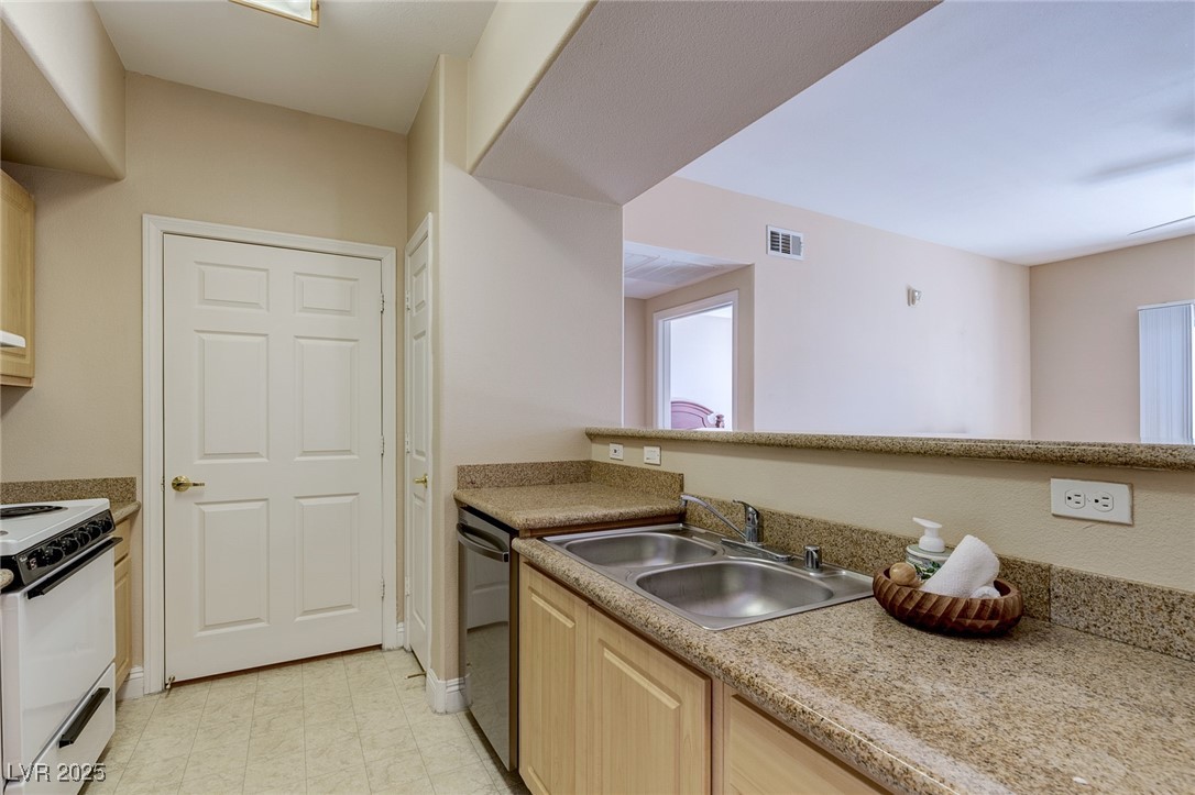 8000 West Badura Avenue 1130 Property Photo 13