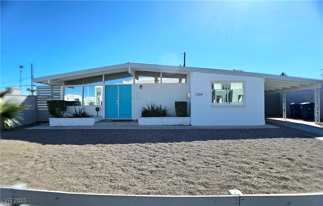 2304 East Oakey Boulevard Property Photo 1