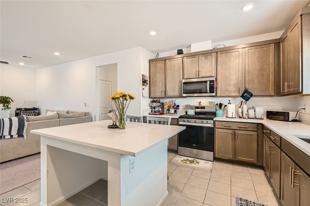 10393 Rose Palisade Street Property Photo 8