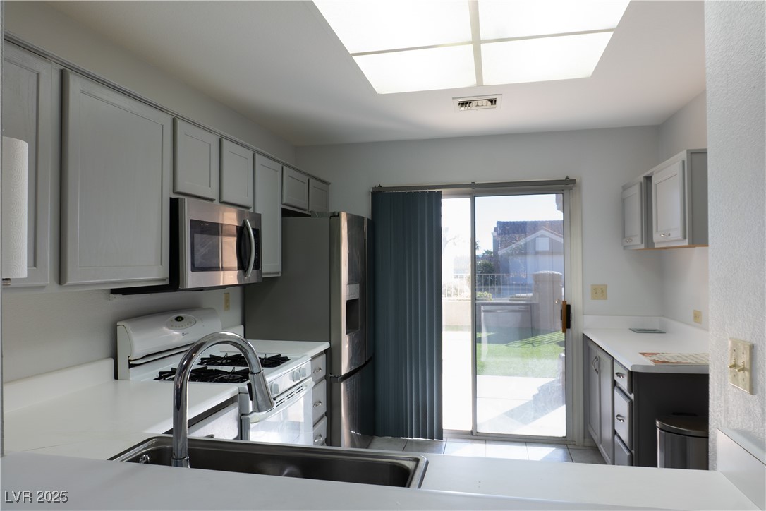 2841 Bluff Point Drive Property Photo 4