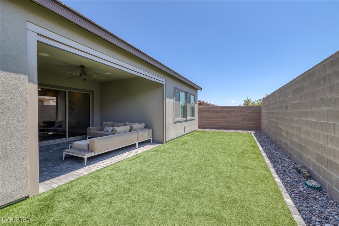 10065 Auburn Rose Avenue Property Photo 20