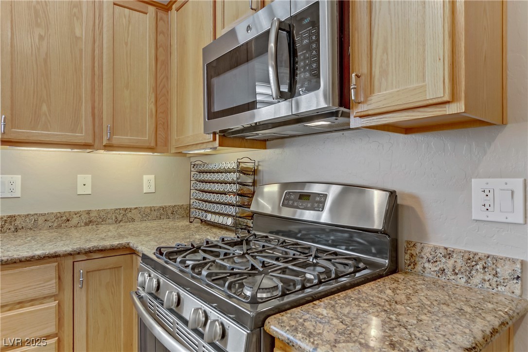 7669 Fieldfare Drive Property Photo 11
